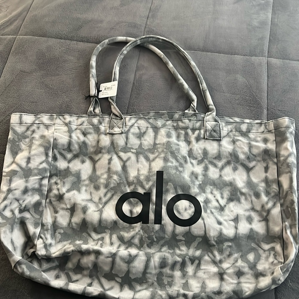 Alo yoga tie-dye tote - NWT